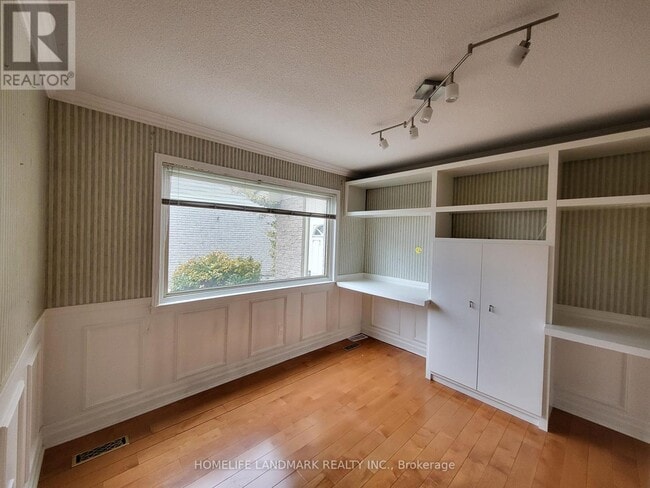 Photo du bâtiment - 107 Bolland Crescent