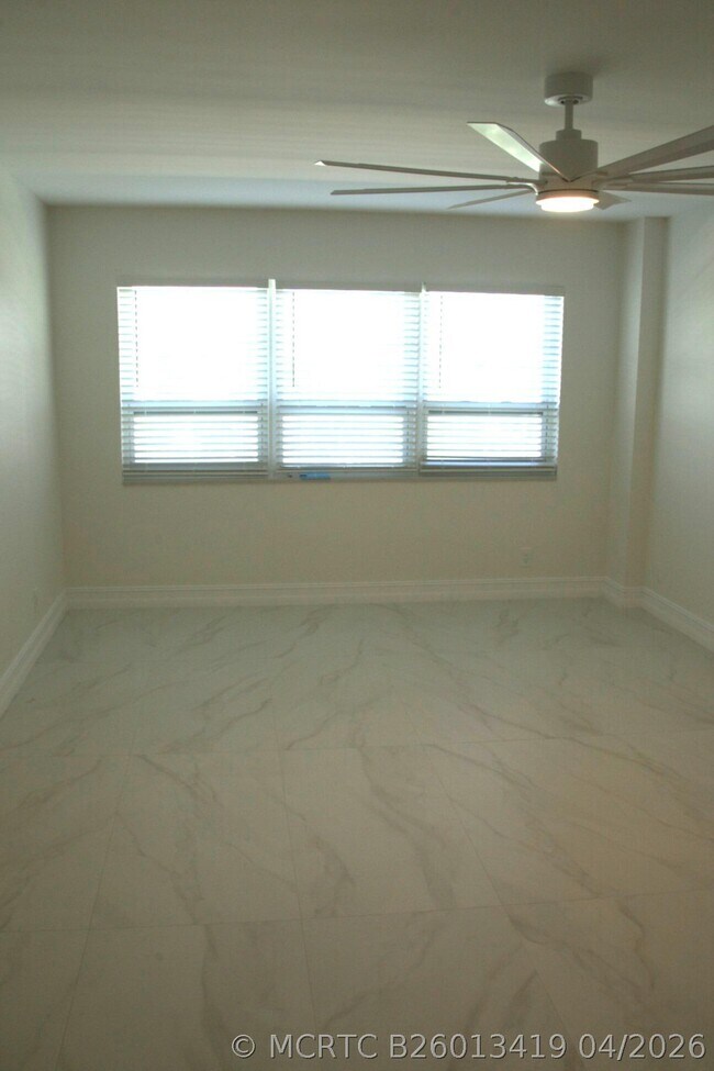 Building Photo - 340 Sunset Dr