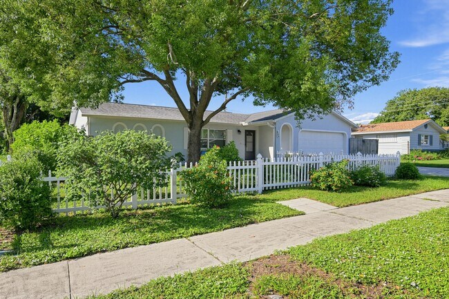 Building Photo - 855 Westport Dr