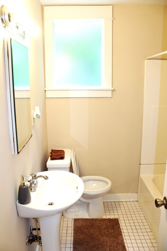 Foto del edificio - 369 Sterling St NE