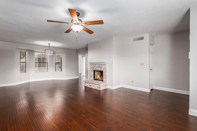 Building Photo - 5713 W Gelding Dr