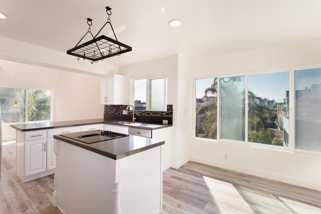 Building Photo - 4250 Via Dolce
