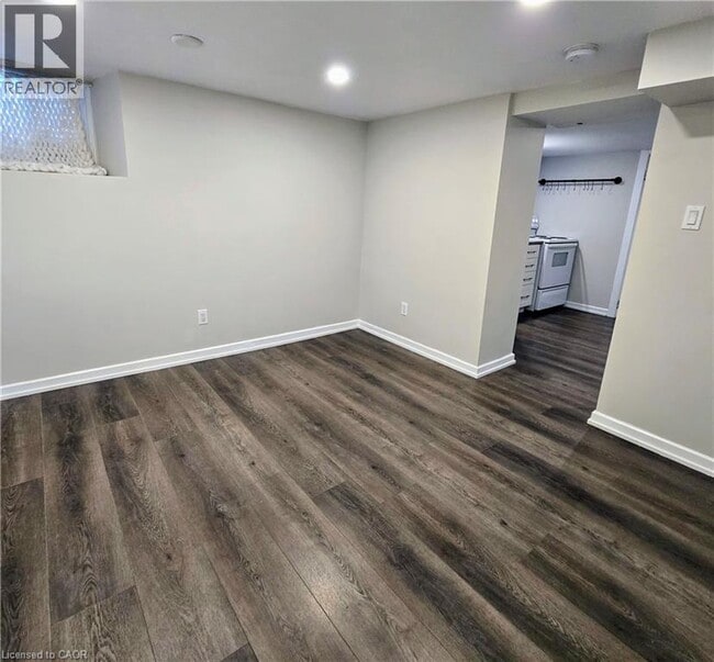 Building Photo - 147 Benton St