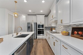 Building Photo - 2437 Burberry Ln