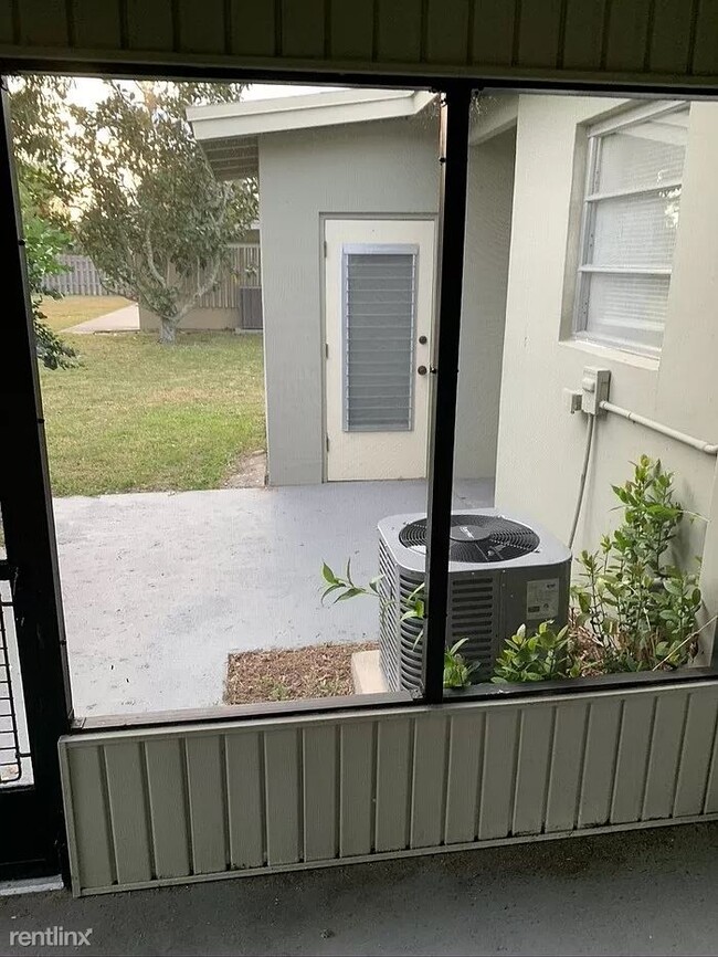 Building Photo - 2 br, 1 bath House - 136 SE Prima Vista Blvd