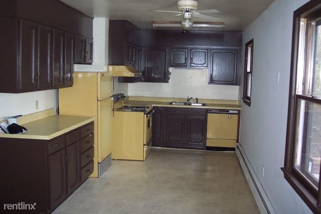 Foto del edificio - 3 br, 1 bath Apartment - 2 Windy Hill Road