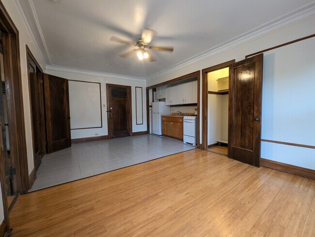 Foto del edificio - 5481 S Cornell Ave