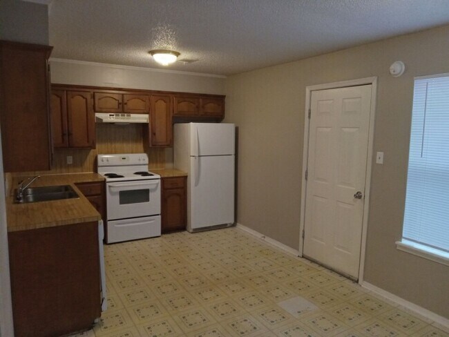 Building Photo - Gregory - Brooken Hill Drive Duplex