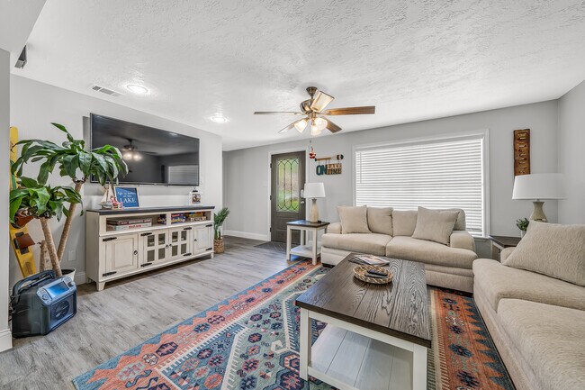 Foto del edificio - 5110 Pleasure Lake Dr