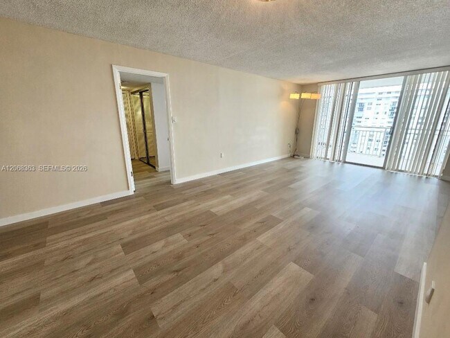 Foto del edificio - 18081 Biscayne Blvd