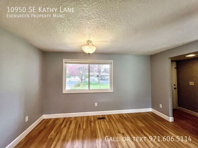 Foto del edificio - 10950 SE Kathy Ln