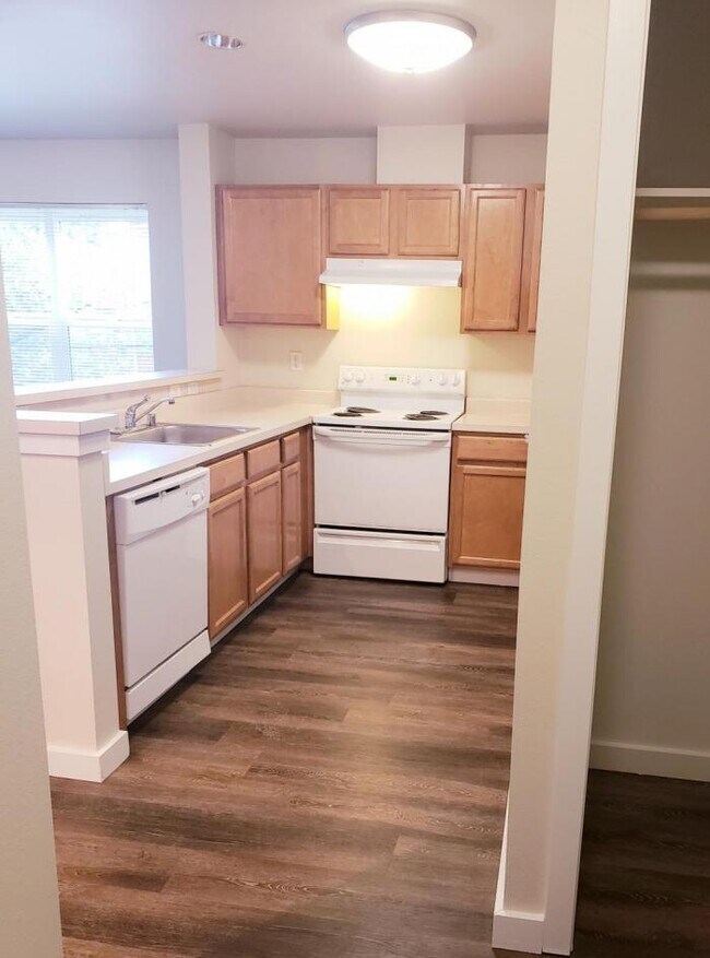 Building Photo - 2 bedroom in Seattle WA 98112