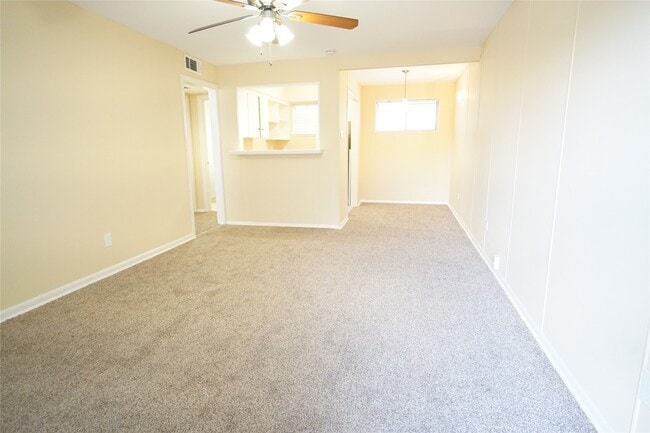 Building Photo - 2414 Mimosa Dr