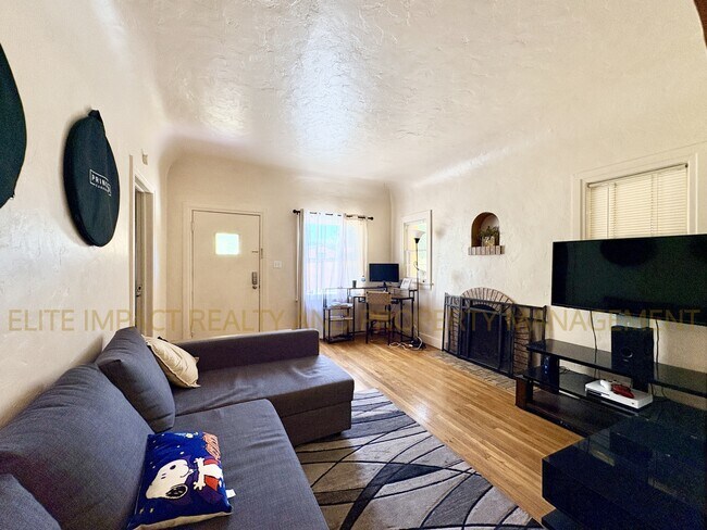 Foto del edificio - 2216 E 6th St
