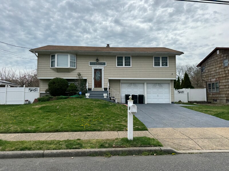 Primary Photo - 114 Jamie St