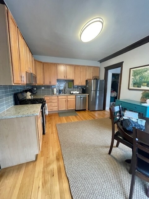 Foto del edificio - 4452 N Winchester Ave