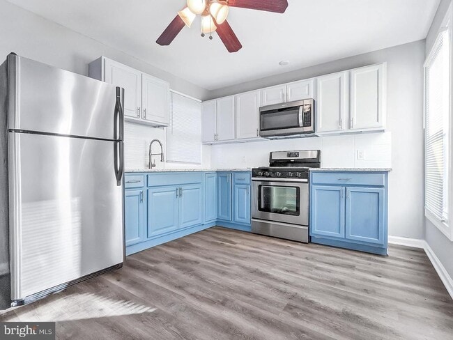 Building Photo - 211 Main St