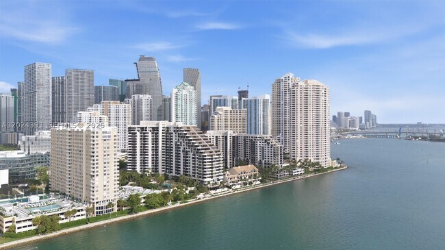 Foto del edificio - 520 Brickell Key Dr