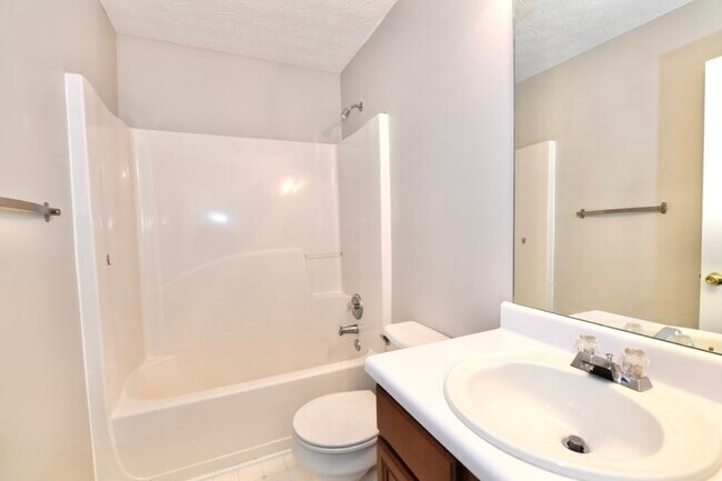 Building Photo - 6236 Shoreview Cir