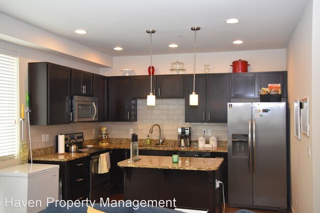 Building Photo - 3 br, 2.5 bath House - 2376 Court G
