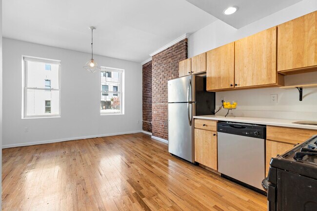 Building Photo - 159 14th St