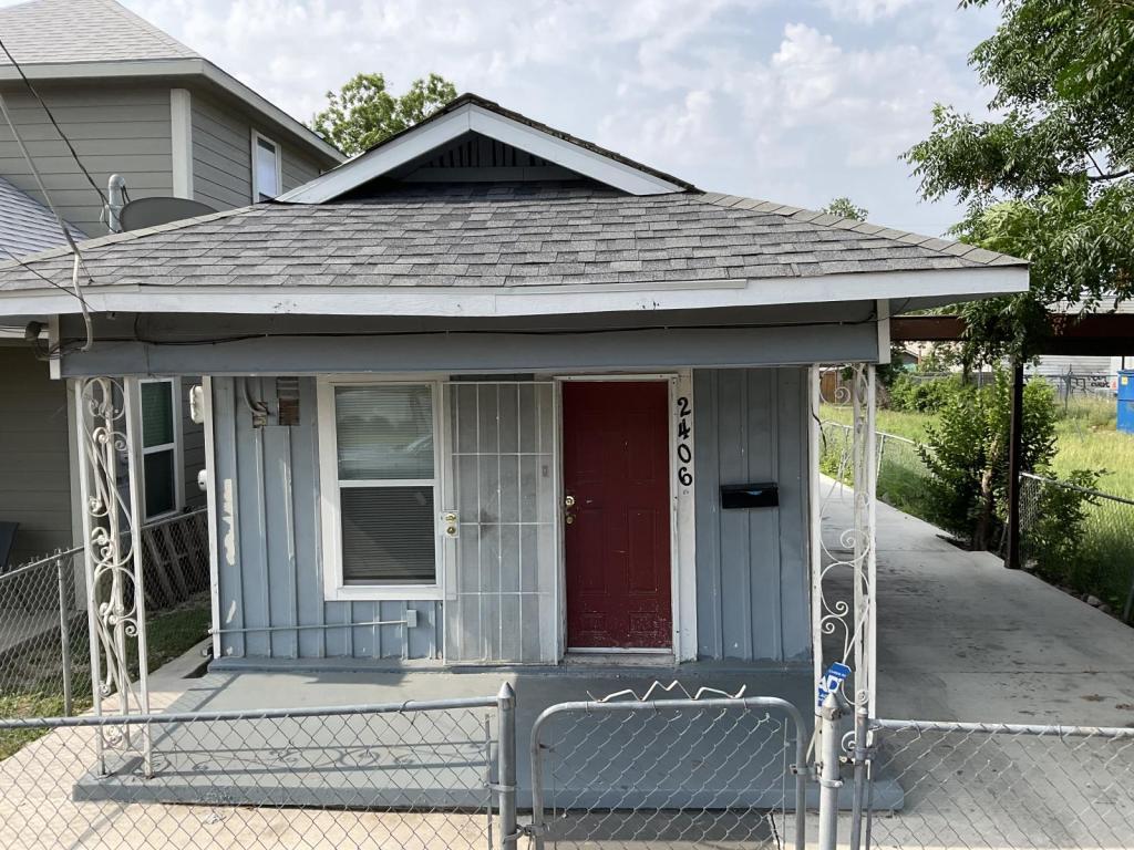 Primary Photo - 2406 Guadalupe St