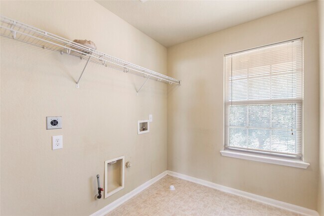 Foto del edificio - 5310 Meadow Canyon Dr