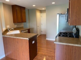 Building Photo - 305 Devoe Dr
