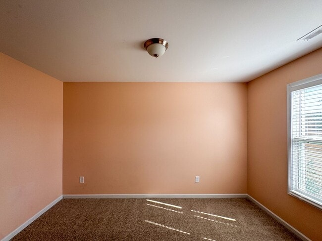 Foto del edificio - Spacious 4 Bed 2.5 Bath Home with Flex Rooms