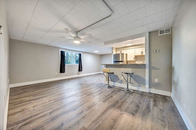 Foto del edificio - Welcome to your new condo in Walden Woods, located within the sought-after West Allegheny School ...