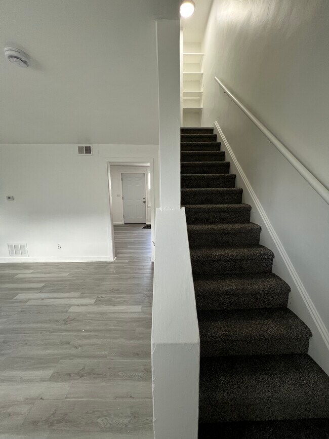 Building Photo - 19 Channing Pl