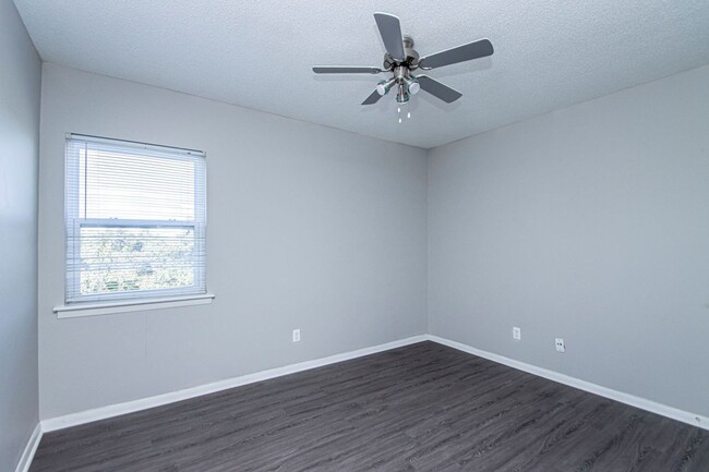 Interior Photo - West Scenic Apartments