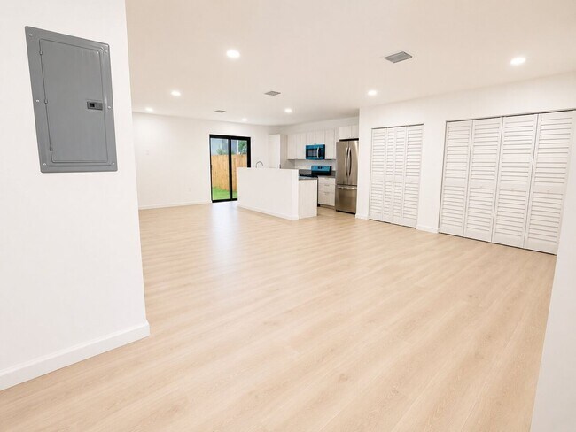 Foto del edificio - 552 NW 7th St