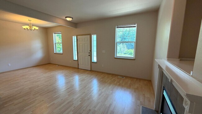 Foto del edificio - Beautifully Updated 3 Bedroom + Loft Home with New A/C