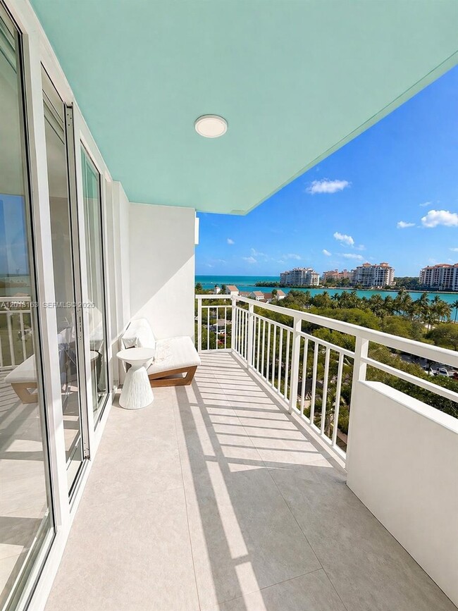 Foto del edificio - 400 South Pointe Dr
