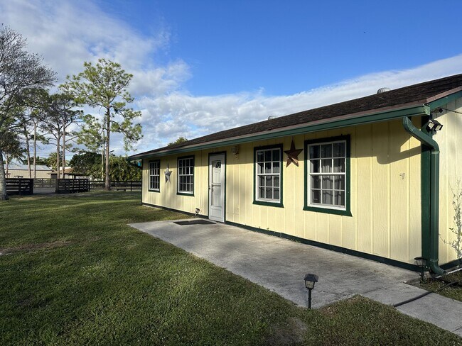 Building Photo - 14345 33rd Pl N