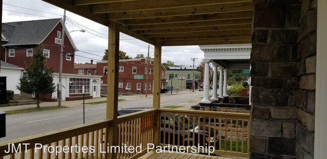 Foto del edificio - 327 W 8th St