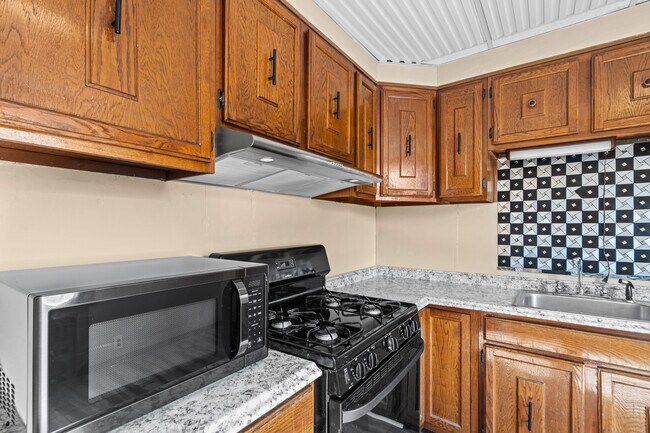 Foto del edificio - 75-77-77 Highwood Terrace
