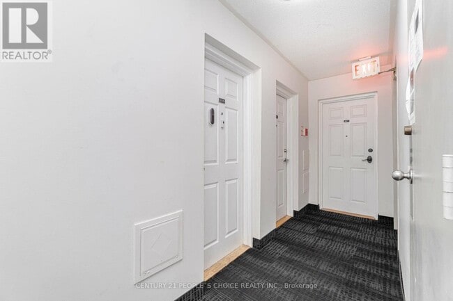 Building Photo - 3065-3065 Queen Frederica Dr