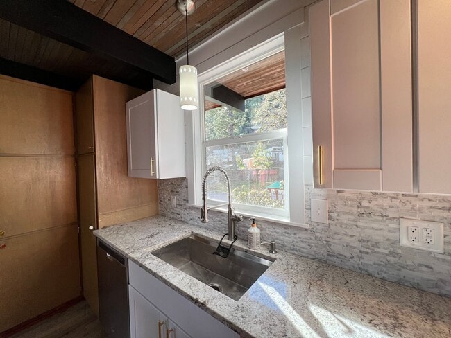 Building Photo - $500.00 Off First Months Rent