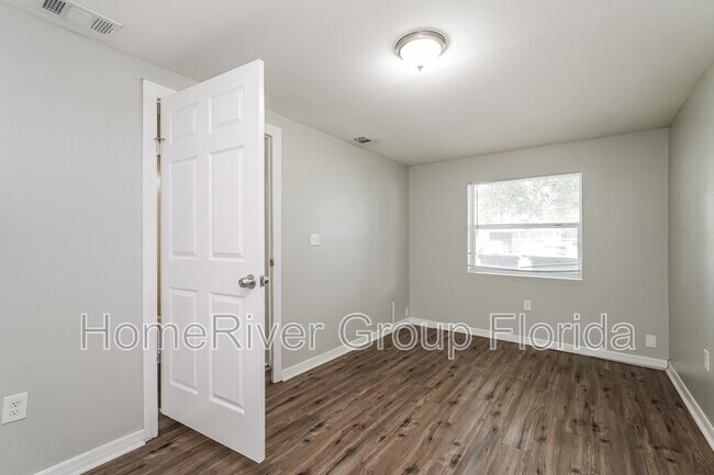 Building Photo - 3011 Star St