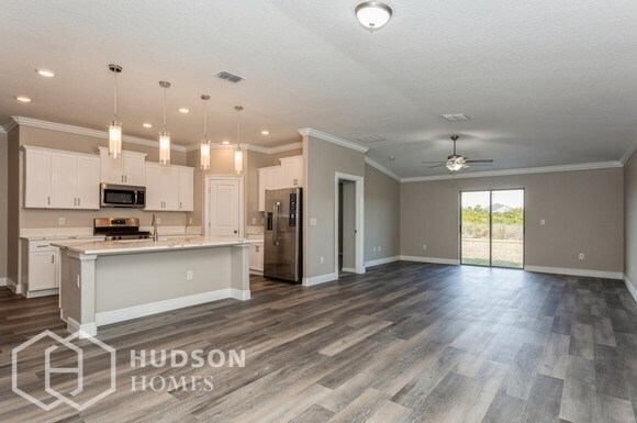Foto del edificio - NOW AVAILABLE! - 9640 Channing Hill Dr, Su...