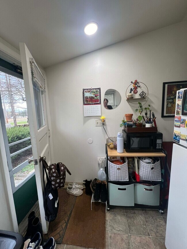 Foto del edificio - 826 Dryden Rd