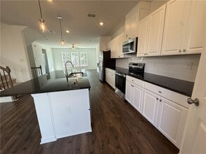 Building Photo - 6103 Wayburn St