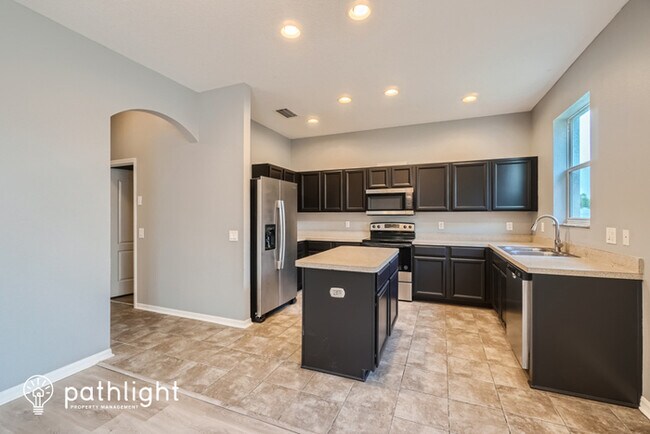 Building Photo - 424 Summerlyn Drive, Valrico, FL, 33594