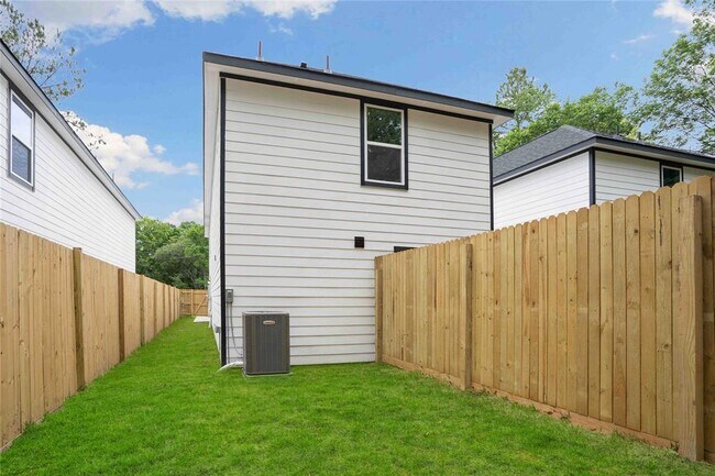 Building Photo - 6006 Wedgefield St