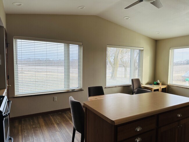 Foto del edificio - 8102 N Scheider Rd