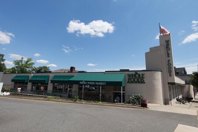 Foto del edificio - The Regis Montclair