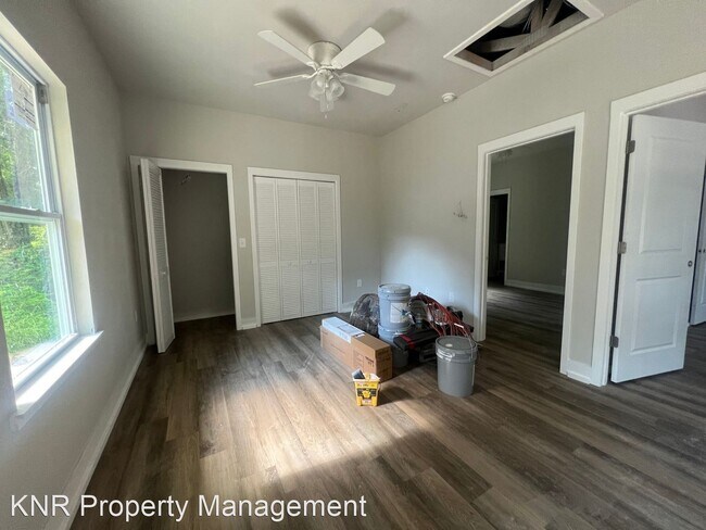 Building Photo - 2 br, 2 bath House - 4111 SW 15th place