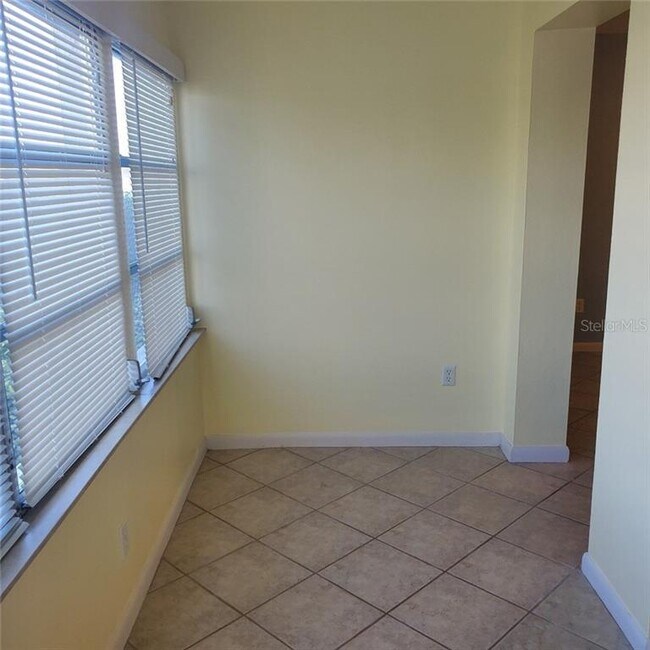 Foto del edificio - 4533 Marine Pkwy